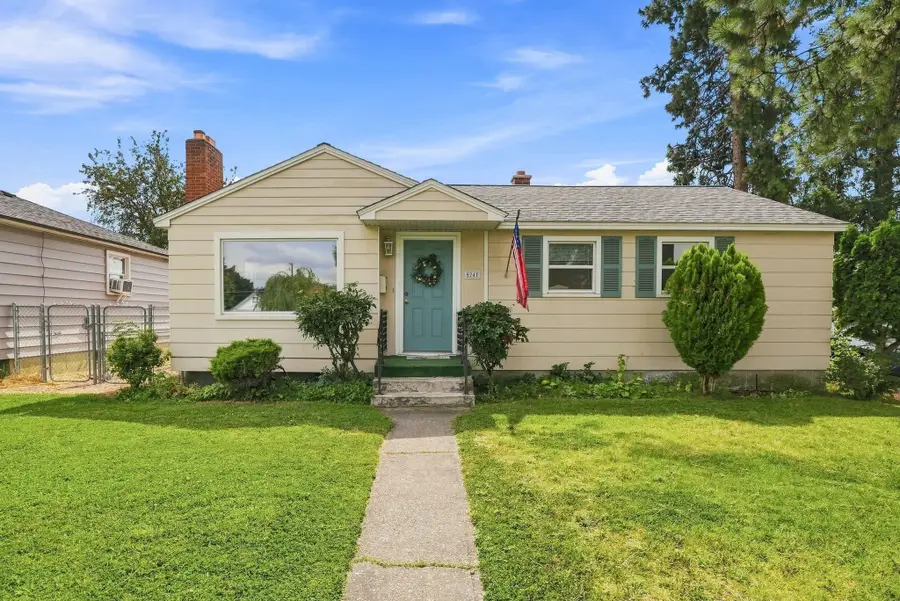 824 E Sanson Ave, Spokane, WA 99207 - #3