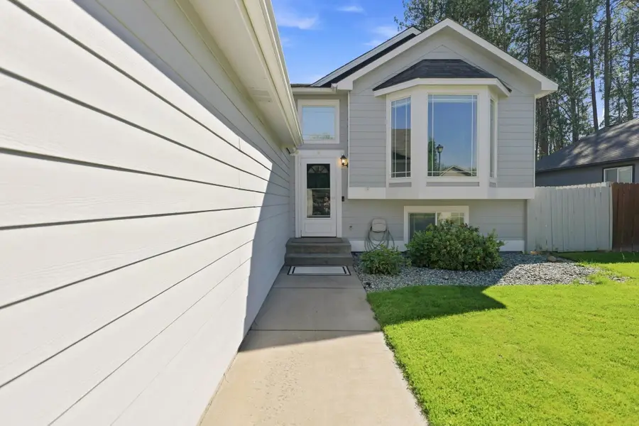 416 E Blackhawk Dr, Spokane, WA 99208 - #3