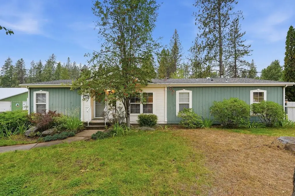 27609 N River Estates Rd, Chattaroy, WA 99003 - #1