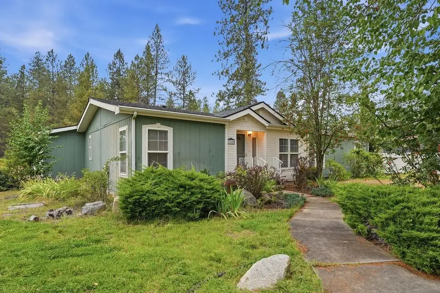 27609 N River Estates Rd, Chattaroy, WA 99003 - #2