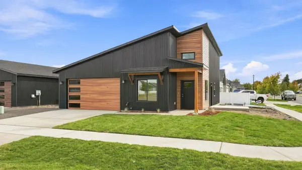 17422 E Maxwell Ave, Greenacres, WA 99016