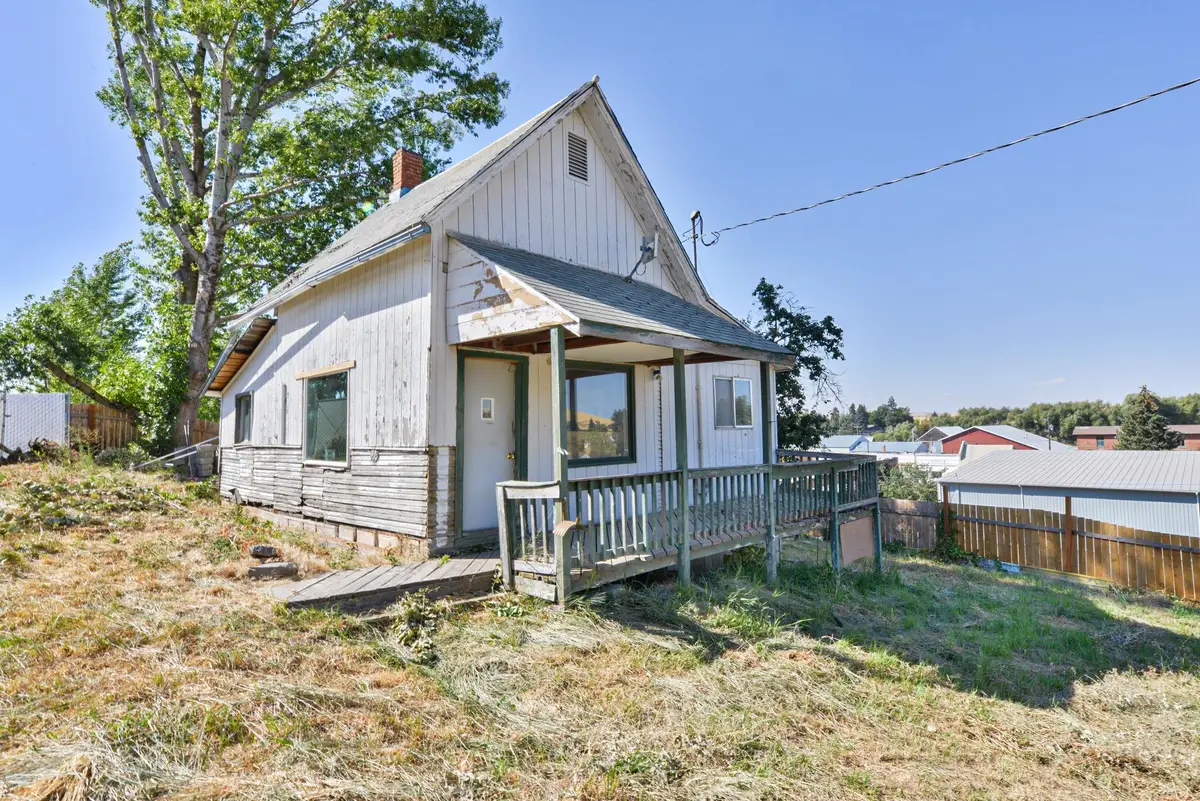 102 W Pearl St, Oakesdale, WA 99158 - #1
