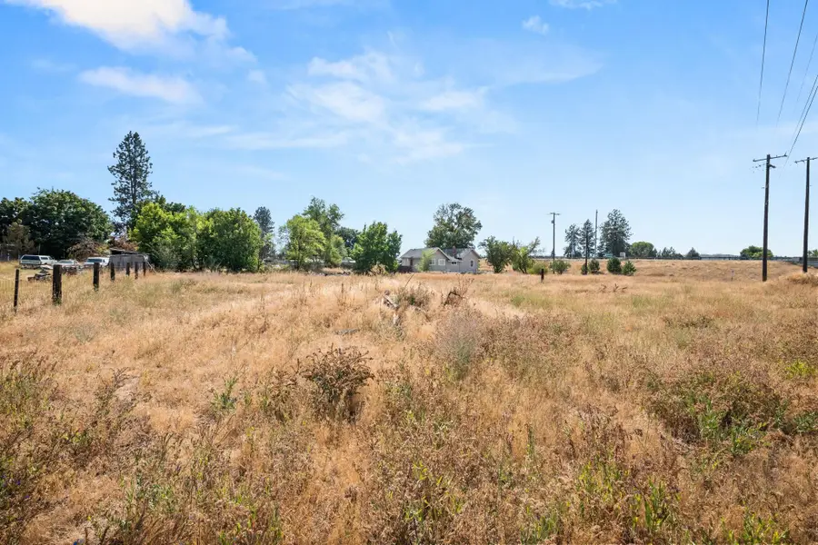 3902 E Lincoln Rd, Spokane, WA 99217 - #3