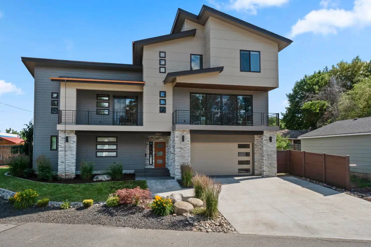 8928 E South Riverway Ave, Millwood, WA 99212 - #1