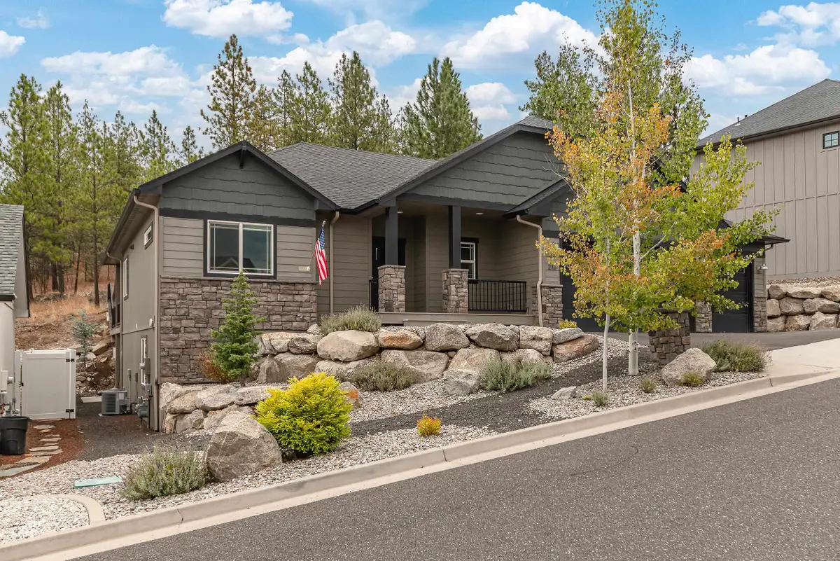 213 E Sapphire Ln, Spokane, WA 99208 - #1