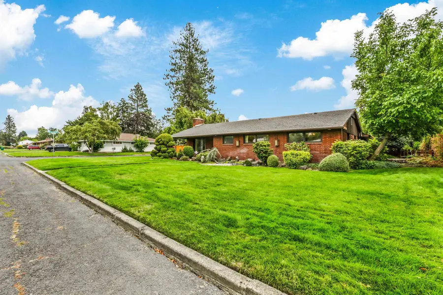 2303 W Gordon Ave, Spokane, WA 99205 - #3