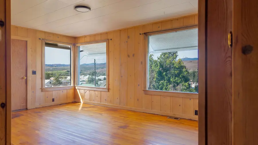 121 SW State St, Tonasket, WA 98855 - #2