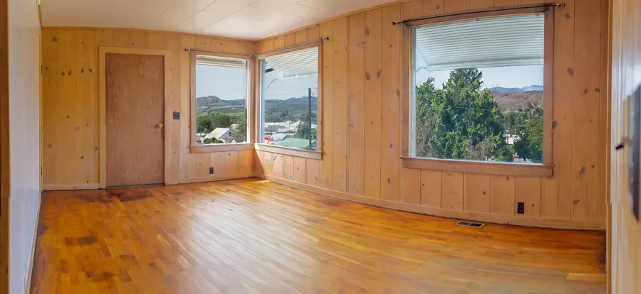 121 SW State St, Tonasket, WA 98855 - #3