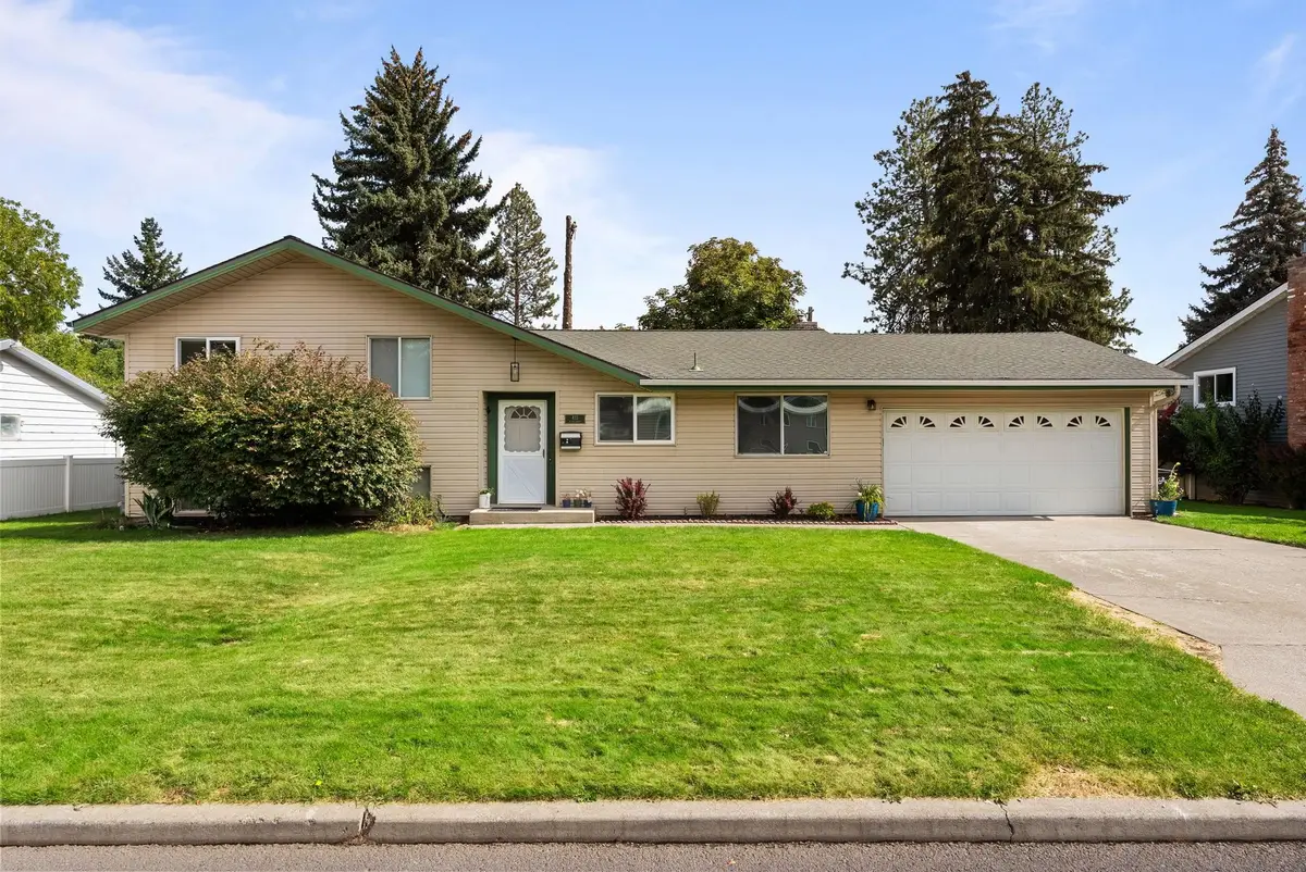 413 N 3rd St, Cheney, WA 99004 - #1