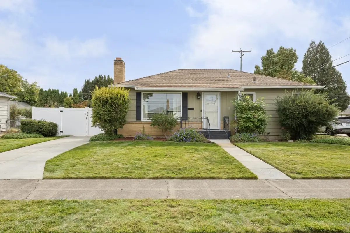 4823 W Hoffman Pl, Spokane, WA 99205 - #1