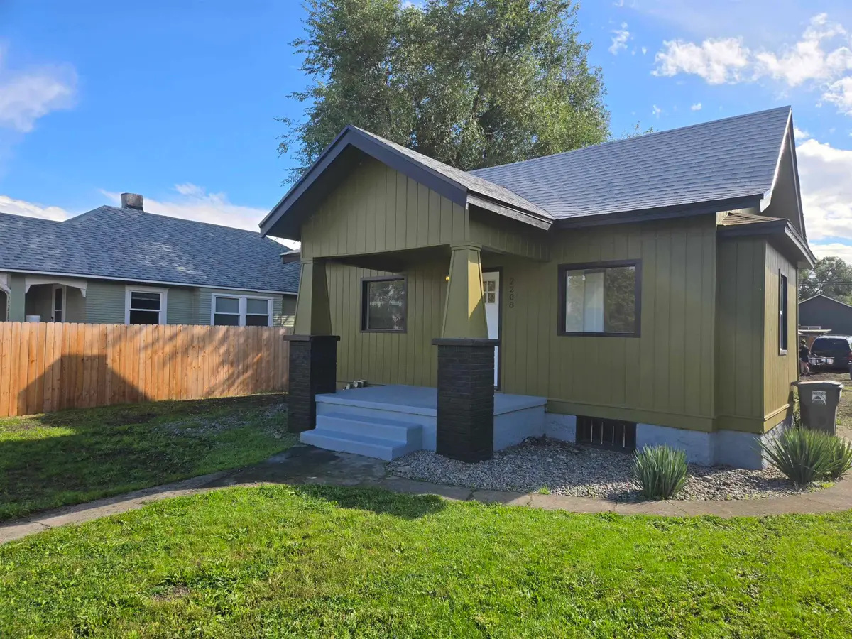2208 E Sharp Ave, Spokane, WA 99202 - #1