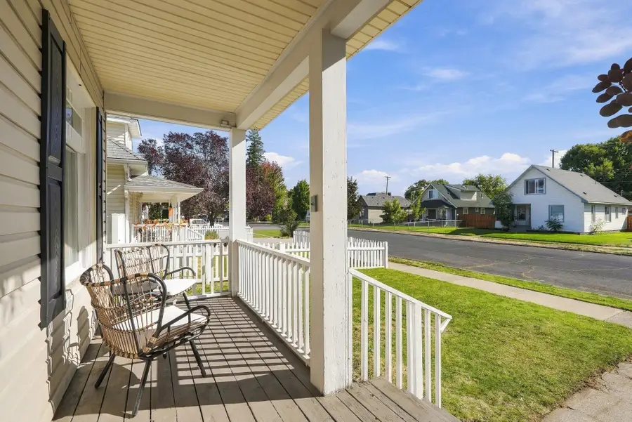 1118 W Jackson Ave, Spokane, WA 99205 - #2