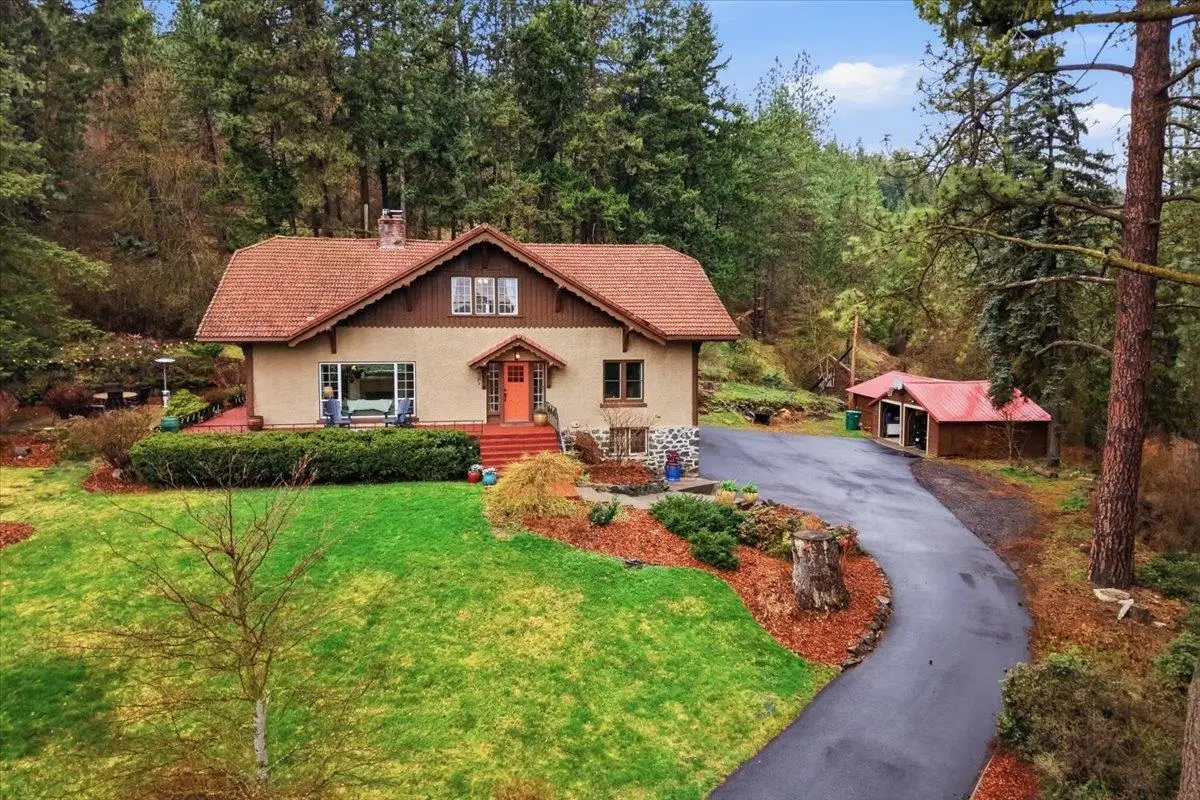 9227 N Mountain View Ln, Spokane, WA 99218 - #1