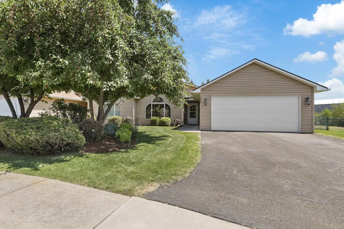 902 N Golden Ct, Medical Lake, WA 99022 - #1