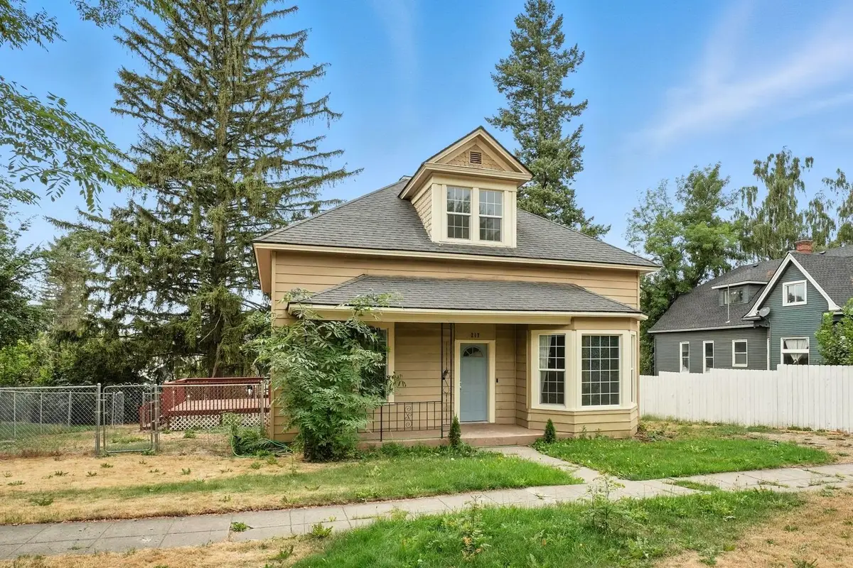 217 S Broadway St, Tekoa, WA 99033 - #1