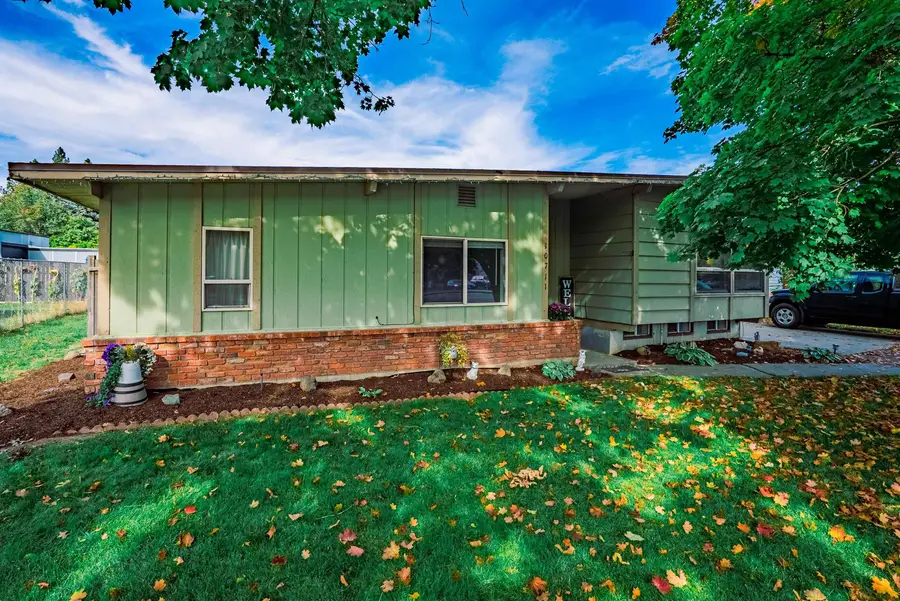 10711 E 16th Ave, Spokane Valley, WA 99206 - #2
