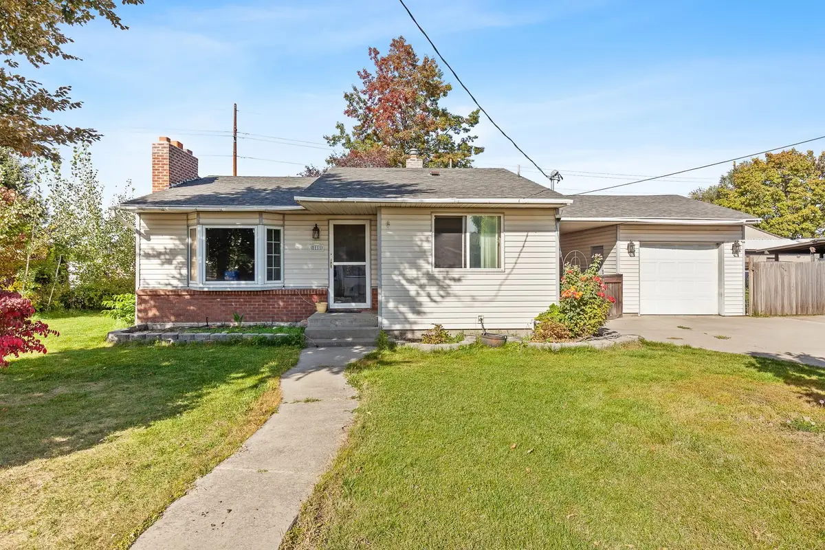 8111 E Knox Ave, Spokane Valley, WA 99212 - #1