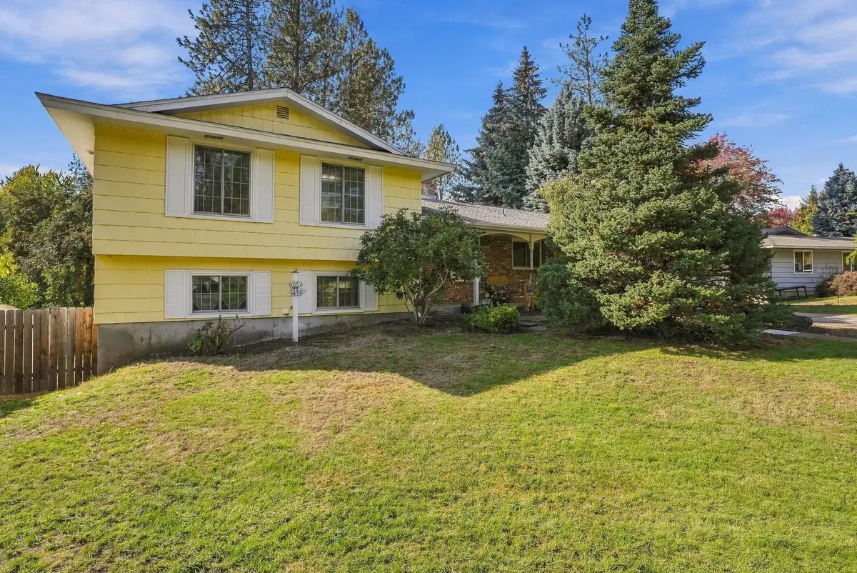 4926 W Fernwood Ct, Spokane, WA 99208 - #1