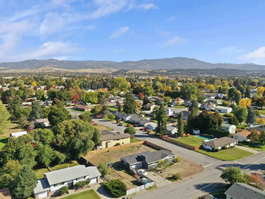 1004 N Best Rd, Spokane Valley, WA 99216 - #2