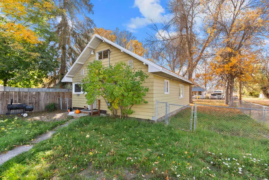 301 2nd Ave, Cusick, WA 99119 - #3