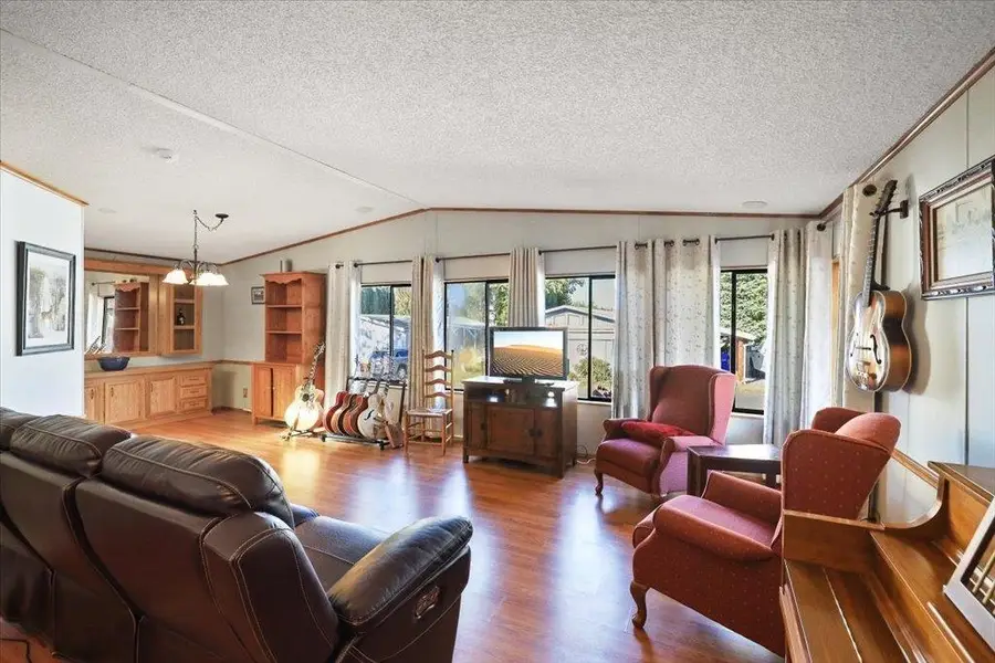 3316 E Valley Forge Ln, Mead, WA 99021 - #3