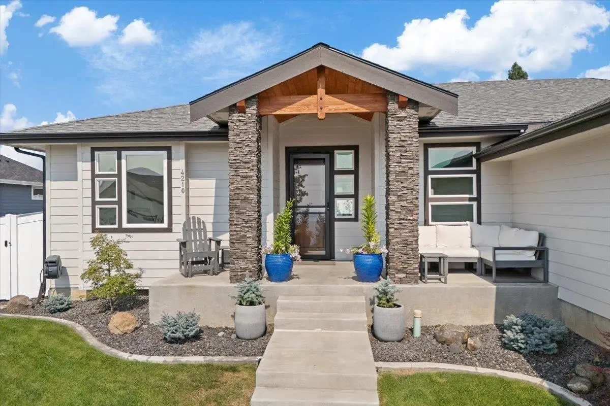 4210 W Pine Cliff Dr, Spokane, WA 99208 - #1