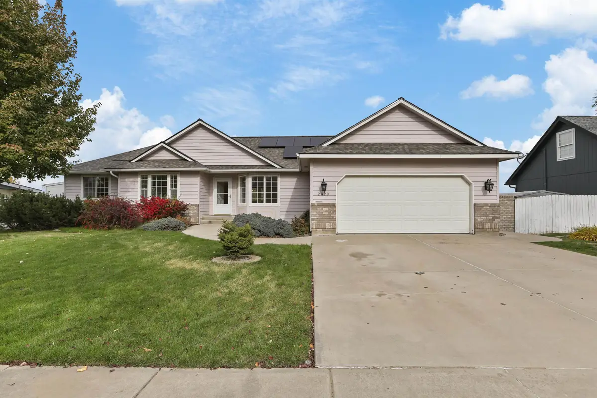 2820 W Hawthorne Rd, Spokane, WA 99208 - #1