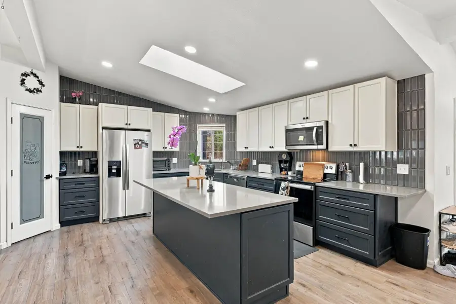 504 S Coach St, Spokane Valley, WA 99016 - #3