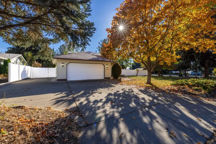 2906 E 61st Ct, Spokane, WA 99223 - #2