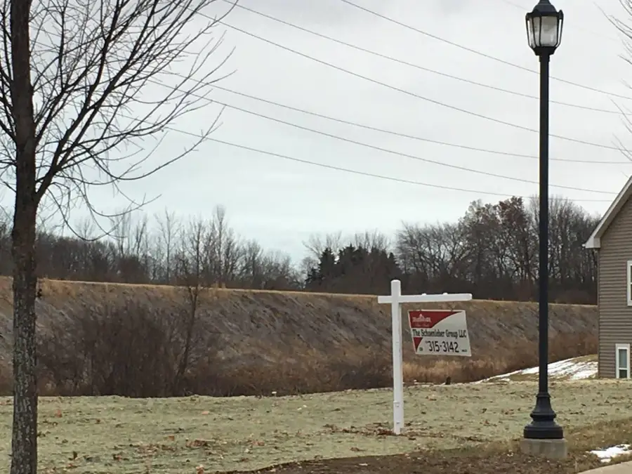 8000 S Cecily Dr, Oak Creek, WI 53154 - #3