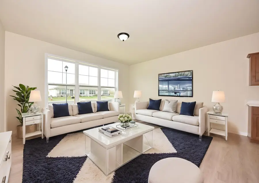 615 Hunter Oaks Blvd, Watertown, WI 53094 - Image #2