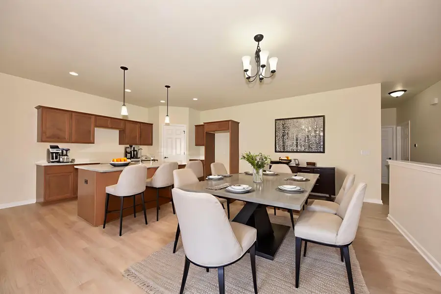 615 Hunter Oaks Blvd, Watertown, WI 53094 - Image #3