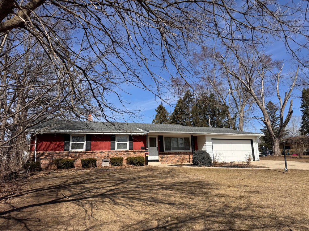 326 Plank Rd, Mukwonago, WI 53149 - BHGRE