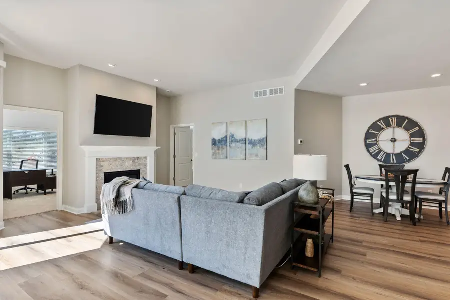 868 S Verona Cir, Grafton, WI 53024 - #3