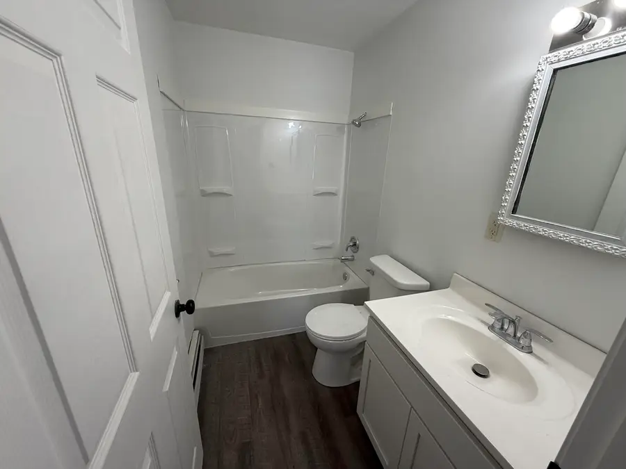 447 Merton Ave, Hartland, WI 53029 - Image #2