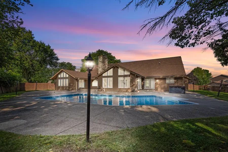 W162N8224 Tamarack Ct, Menomonee Falls, WI 53051 - Image #2