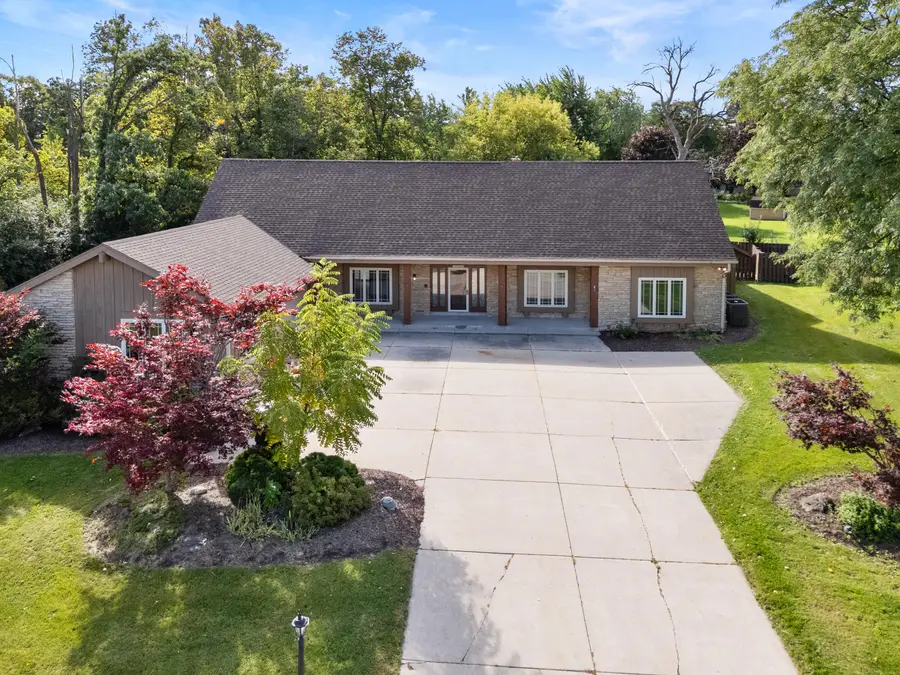 W162N8224 Tamarack Ct, Menomonee Falls, WI 53051 - Image #3