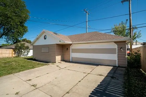 7719 W Fiebrantz Ave, Milwaukee, WI 53222 - Image #2