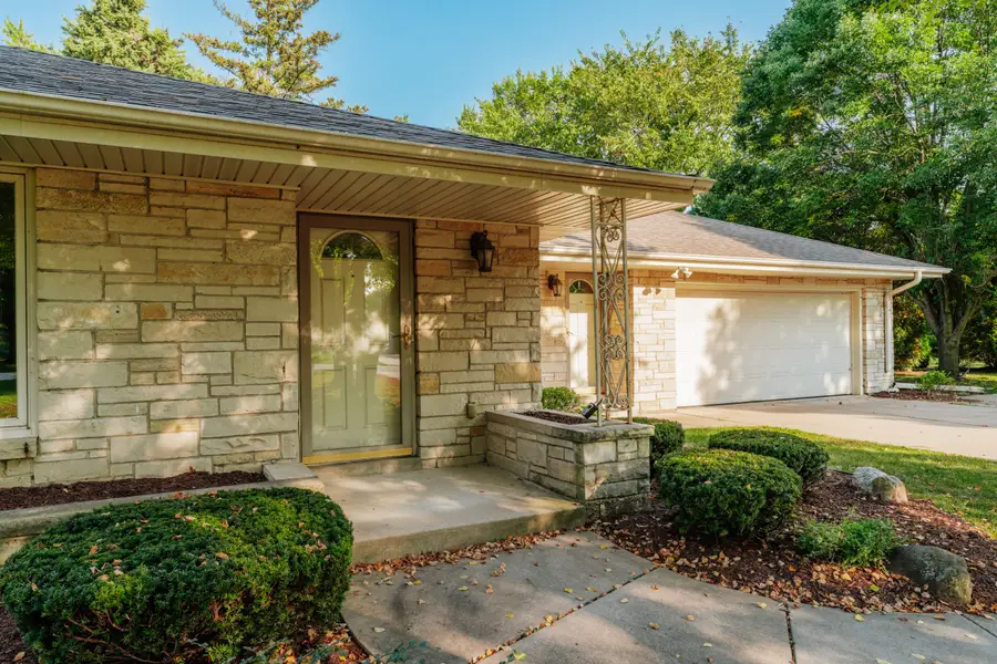 1920 Fairhaven Blvd, Elm Grove, WI 53122 - Image #2