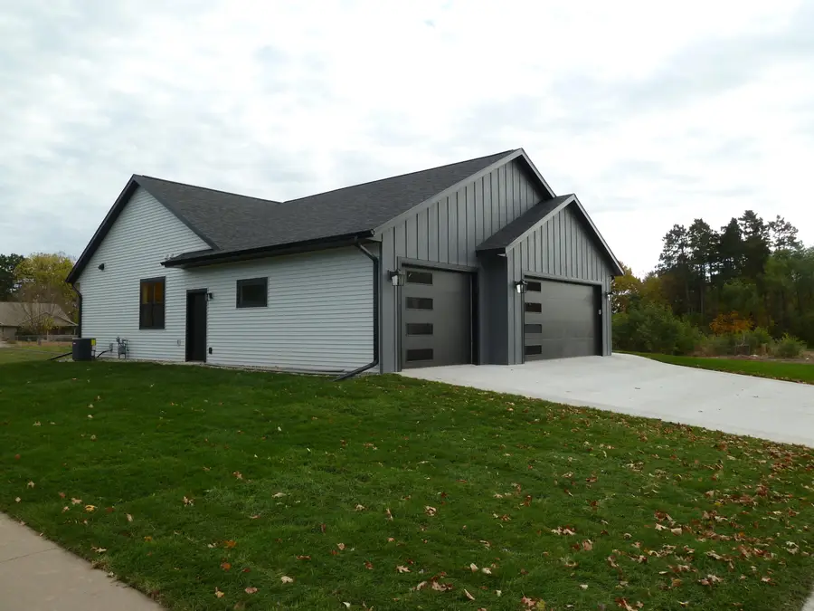 717 Tamarack Trl, Holmen, WI 54636 - Image #2