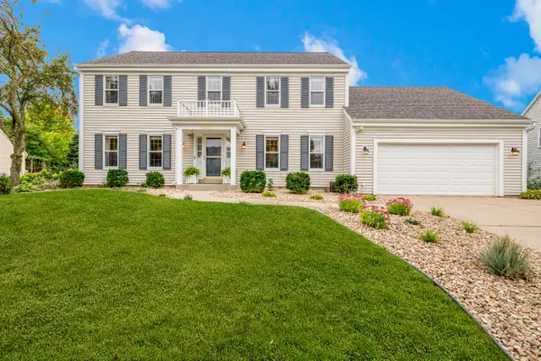 2110 Springbrook S, Waukesha, WI 53186