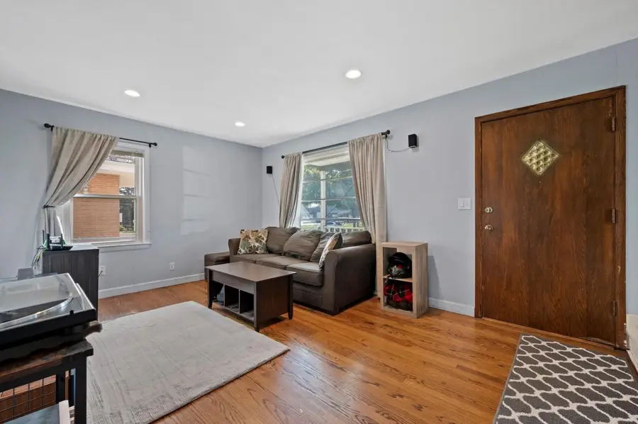 4040 W Green Tree Rd, Milwaukee, WI 53209 - Image #2