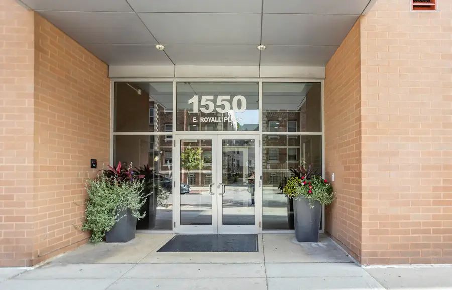 1550 E Royall Pl, Milwaukee, WI 53202 - Image #2