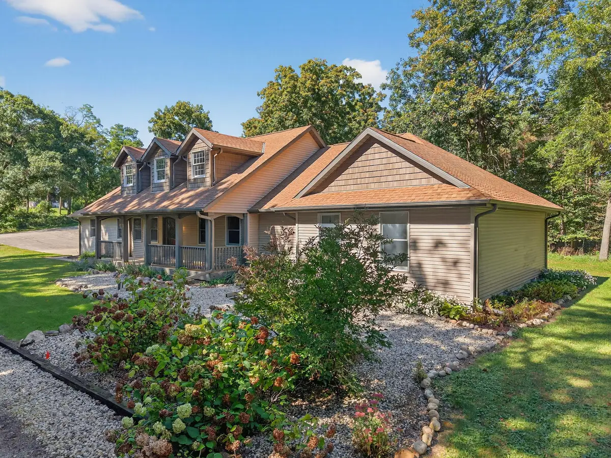 W349S10106 Bittersweet Ct, Eagle, WI 53119 - Image #1