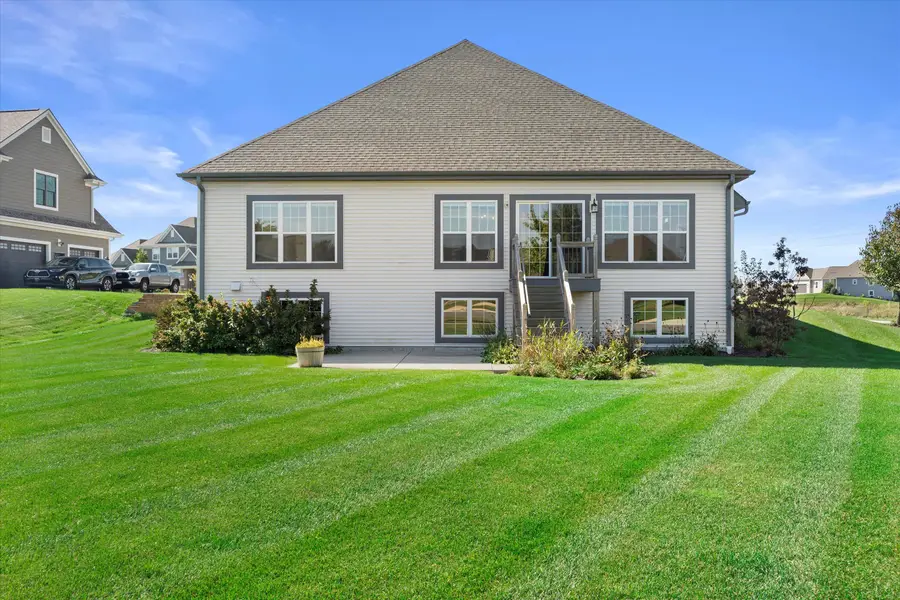 W195N5814 Deer Park Ct, Menomonee Falls, WI 53051 - Image #3