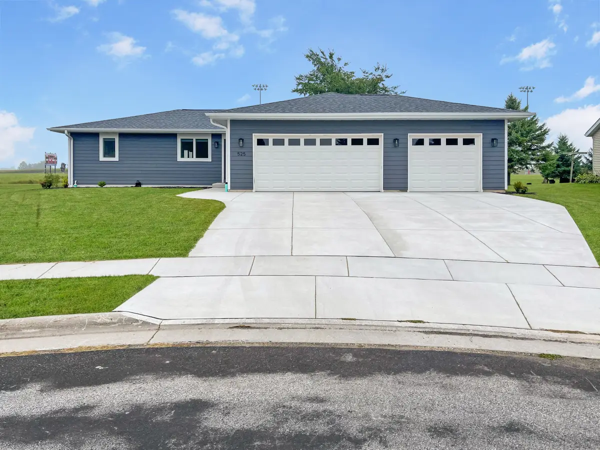 525 Washington Cir, Oostburg, WI 53070 - Image #1