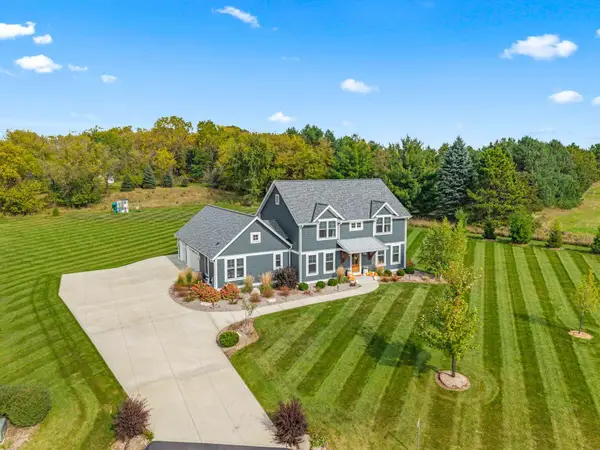 N91W29172 Bobtail Ct, Merton, WI 53029