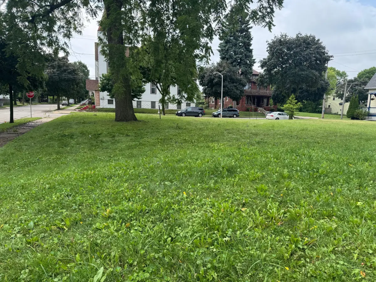 2511 N 15th St, Milwaukee, WI 53206 - Image #1