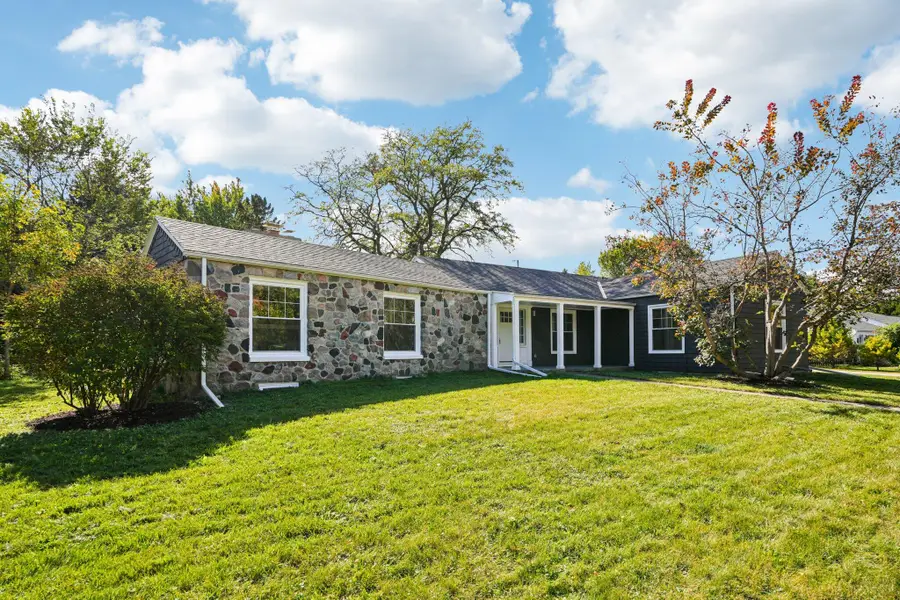 845 E Ellsworth Ln, Bayside, WI 53217 - Image #2