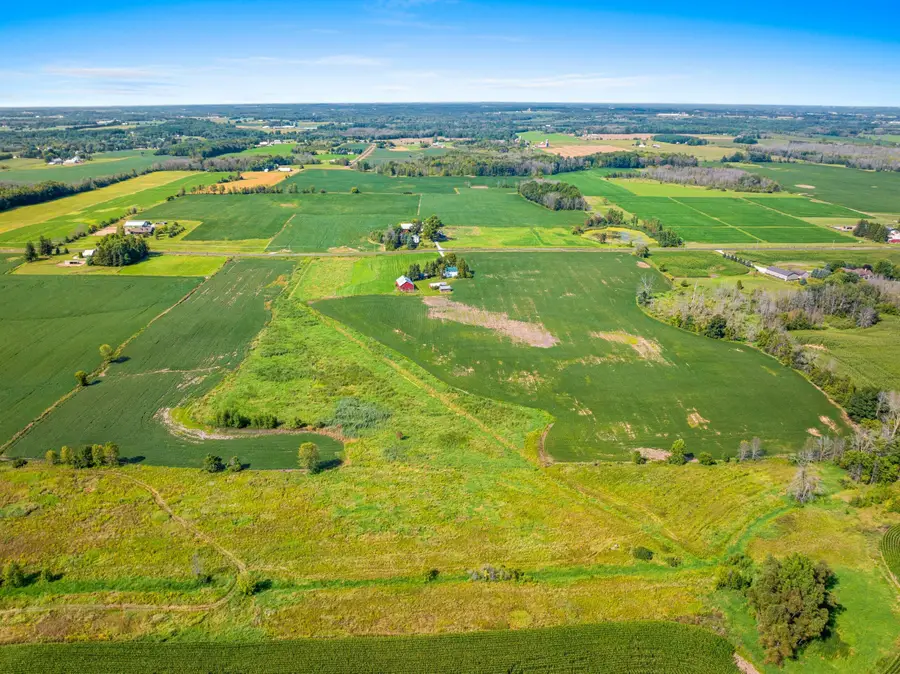 8177 Middle Rd, Manitowoc Rapids, WI 54220 - Image #3